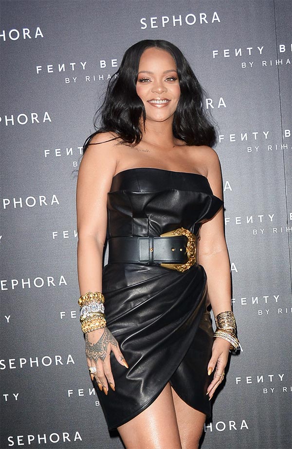 Rihanna contro Trump: rifiuta il Super Bowl. Lui chiama i Maroon 5 Rihanna contro Trump: rifiuta il Super Bowl. Lui chiama i Maroon 5
