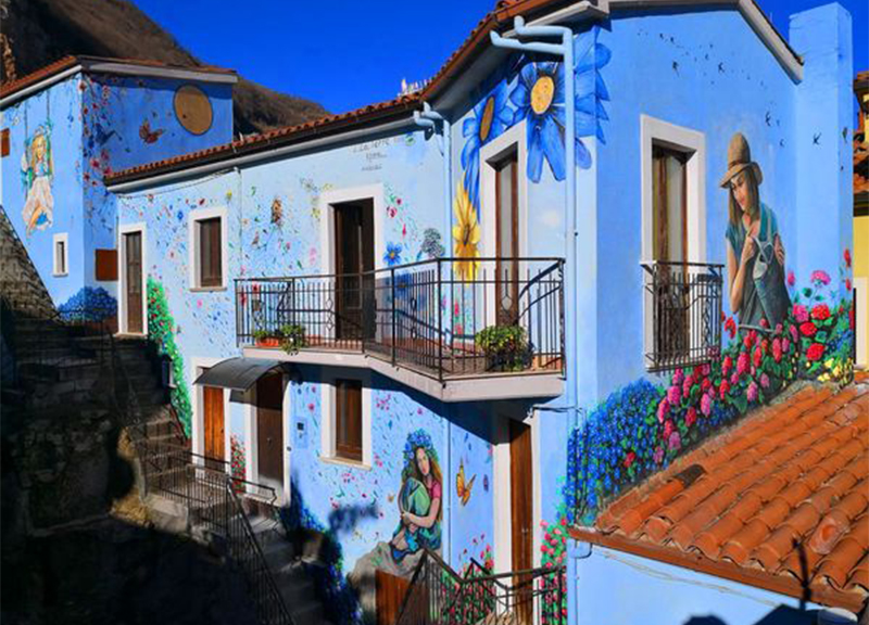 S. Angelo Le Fratte, il paese delle cantine si colora per attrarre turisti S. Angelo Le Fratte, il paese delle cantine si colora per attrarre turisti