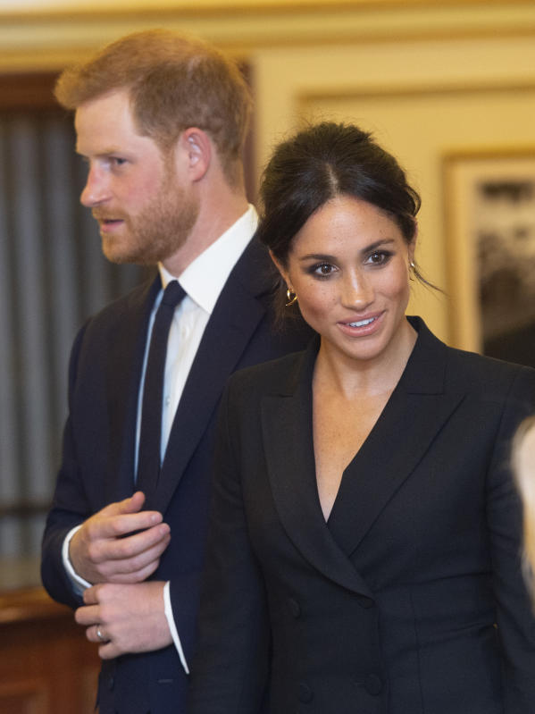 Meghan Markle in abito blu elettrico: il pancino “esplode”. TUTTE LE FOTO Meghan Markle in abito blu elettrico: il pancino “esplode”. TUTTE LE FOTO
