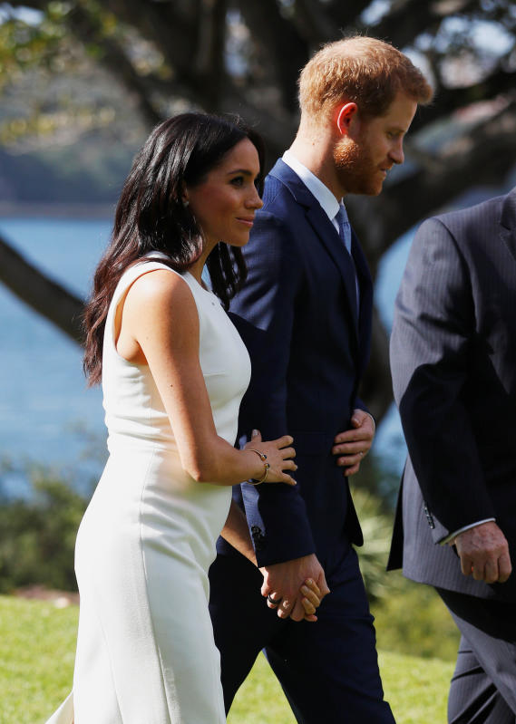 Meghan Markle in abito blu elettrico: il pancino “esplode”. TUTTE LE FOTO Meghan Markle in abito blu elettrico: il pancino “esplode”. TUTTE LE FOTO
