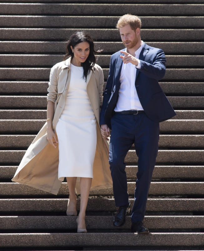 Meghan Markle in abito blu elettrico: il pancino “esplode”. TUTTE LE FOTO Meghan Markle in abito blu elettrico: il pancino “esplode”. TUTTE LE FOTO