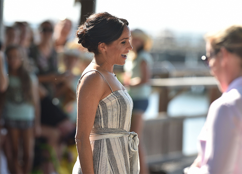 Meghan Markle in abito blu elettrico: il pancino “esplode”. TUTTE LE FOTO Meghan Markle in abito blu elettrico: il pancino “esplode”. TUTTE LE FOTO