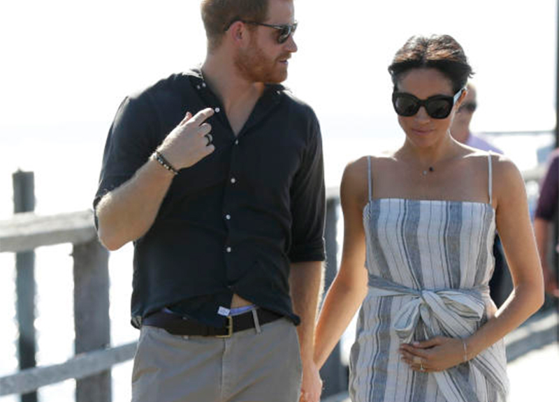 Meghan Markle in abito blu elettrico: il pancino “esplode”. TUTTE LE FOTO Meghan Markle in abito blu elettrico: il pancino “esplode”. TUTTE LE FOTO