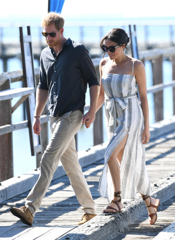 Meghan Markle in abito blu elettrico: il pancino “esplode”. TUTTE LE FOTO Meghan Markle in abito blu elettrico: il pancino “esplode”. TUTTE LE FOTO
