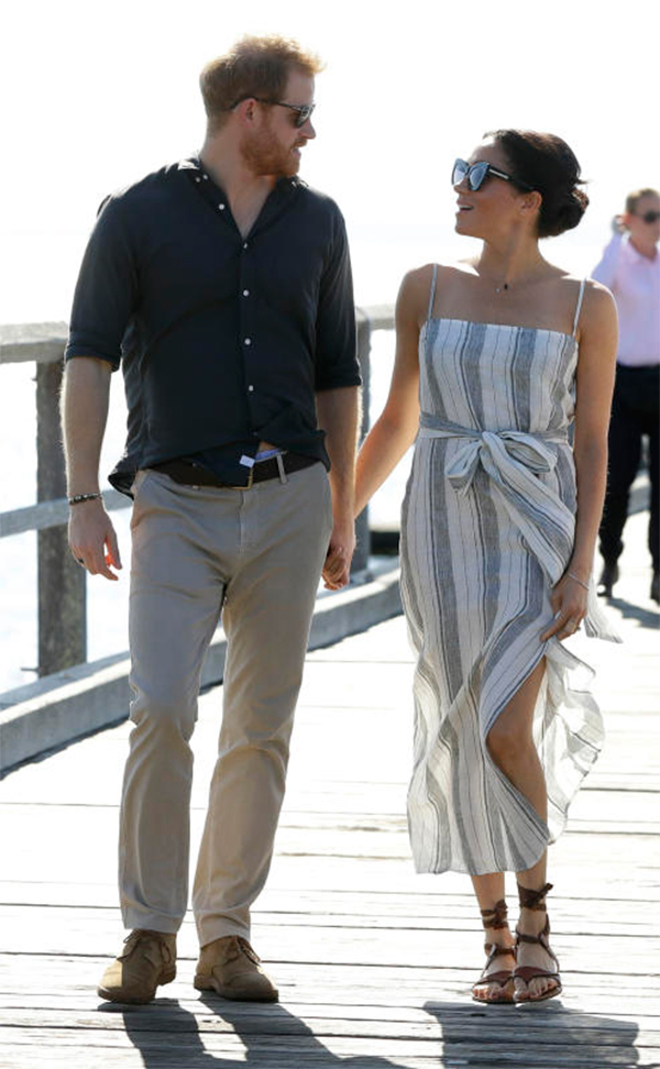 Meghan Markle in abito blu elettrico: il pancino “esplode”. TUTTE LE FOTO Meghan Markle in abito blu elettrico: il pancino “esplode”. TUTTE LE FOTO