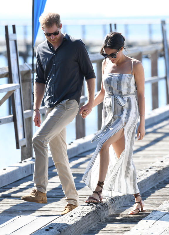 Meghan Markle in abito blu elettrico: il pancino “esplode”. TUTTE LE FOTO Meghan Markle in abito blu elettrico: il pancino “esplode”. TUTTE LE FOTO