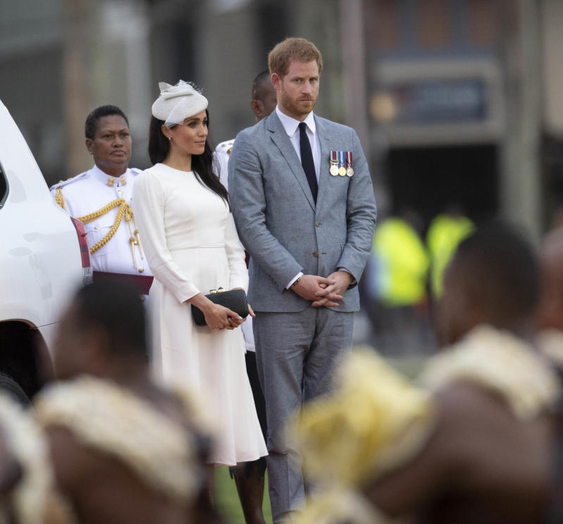 Meghan Markle in abito blu elettrico: il pancino “esplode”. TUTTE LE FOTO Meghan Markle in abito blu elettrico: il pancino “esplode”. TUTTE LE FOTO