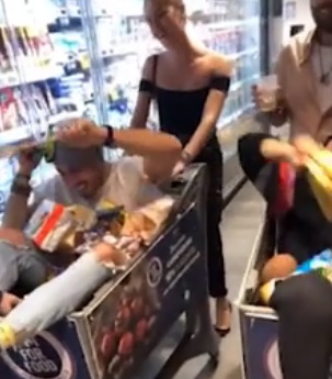Fedez-Ferragni e la vandalizzazione del cibo. Ne hanno combinata un’altra… Fedez-Ferragni e la vandalizzazione del cibo. Ne hanno combinata un’altra…