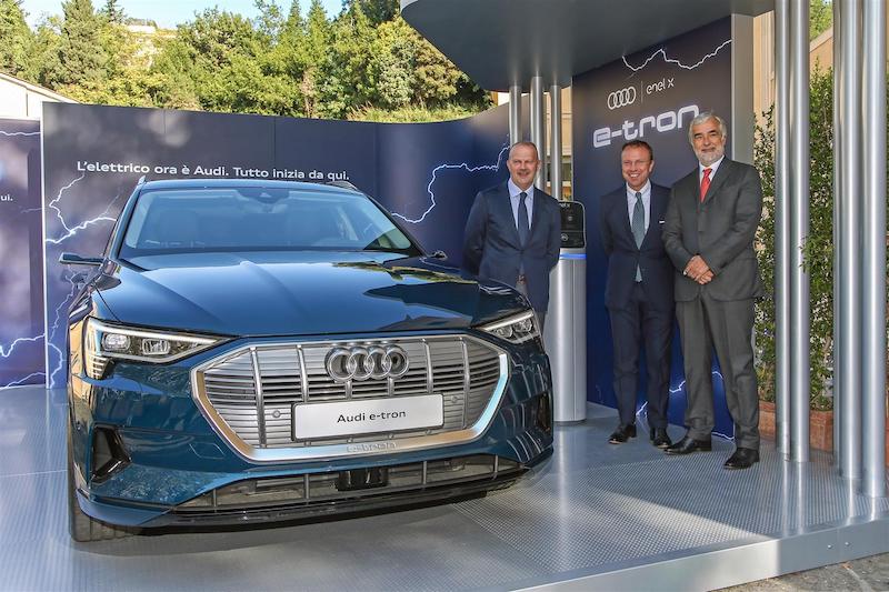 Audi E-Tron: ci pensa Enel X alla ricarica rapida Audi E-Tron: ci pensa Enel X alla ricarica rapida