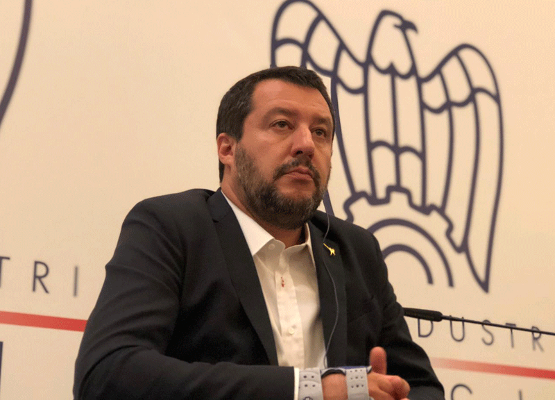 Roma, bluff Salvini: “Pronti 254 agenti”. Una goccia nell’oceano sicurezza Roma, bluff Salvini: “Pronti 254 agenti”. Una goccia nell’oceano sicurezza