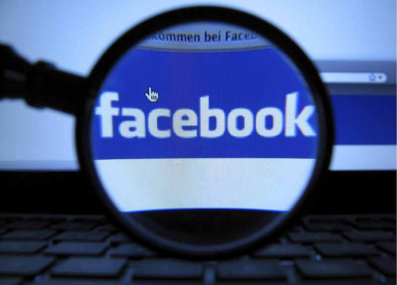 Facebook, multa da 500mila sterline per Cambridge Analytica Facebook, multa da 500mila sterline per Cambridge Analytica