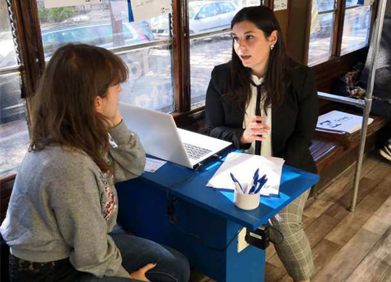 A Milano il Tram del Curriculum per chi cerca lavoro A Milano il Tram del Curriculum per chi cerca lavoro