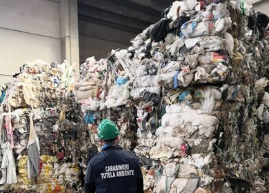 Rifiuti, sequestrato capannone con discarica abusiva nel Milanese