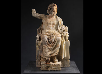 Finita in un giro di ricettatori, la statua di “Zeus in trono” torna a casa