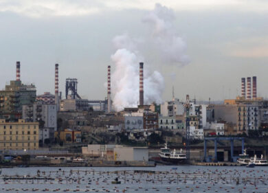 Ilva, sequestrate colline-discarica. M5s: “Governi passati amici dei Riva”