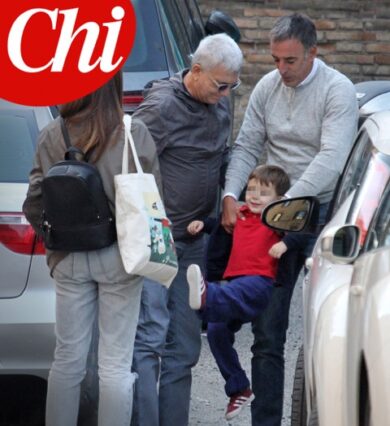 Vendola ritrova il sorriso dopo l’infarto: eccolo con il figlio Tobia