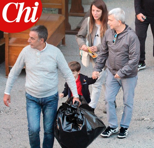 Galleria foto 'Vendola ritrova il sorriso dopo l’infarto: eccolo con il figlio Tobia' - foto 1