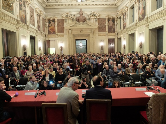 Riace, il sindaco Lucano a Milano: “Un’altra umanità è possibile”. FOTO