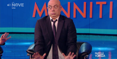 Crozza/Minniti : “Se vuole che risponda alle domande, non me le faccia”