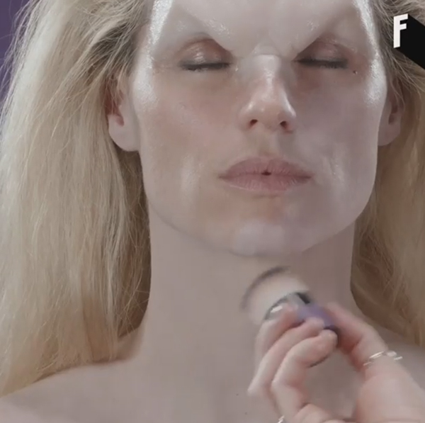 Michelle Hunziker “vampira” contro la violenza sulle donne. FOTO VIDEO