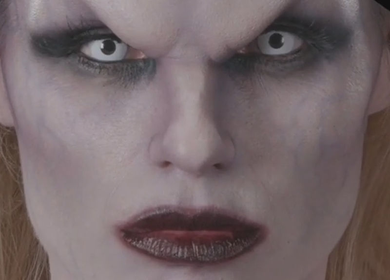 Michelle Hunziker “vampira” contro la violenza sulle donne. FOTO VIDEO