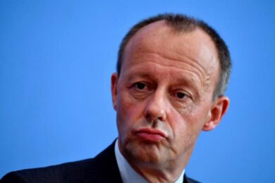 Merkel, il nemico Merz favorito per la successione. Chi è il “Macron tedesco”