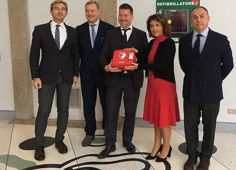Milano cardioprotetta: installato un defibrillatore alle Stelline Milano cardioprotetta: installato un defibrillatore alle Stelline