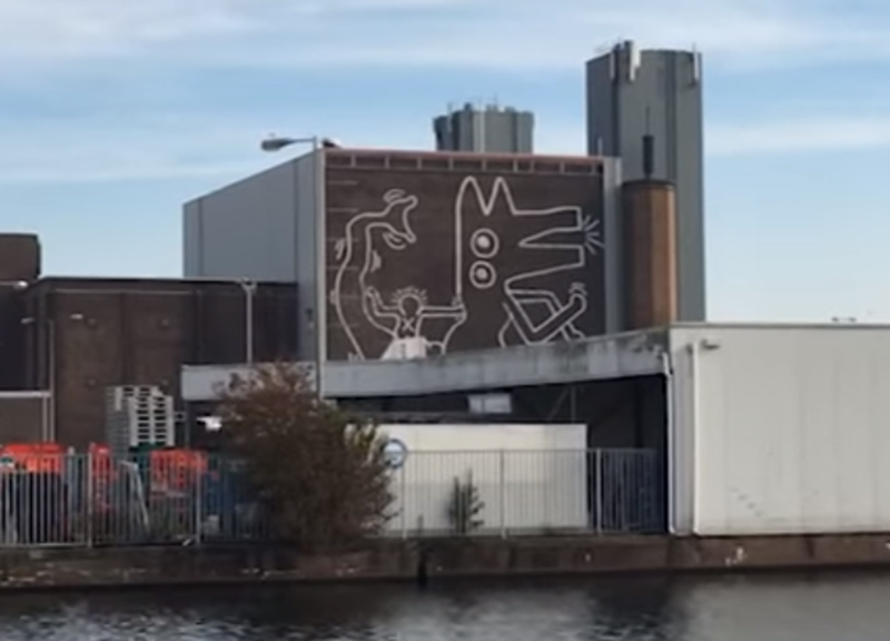 Keith Haring, il più grande murale scoperto ad Amsterdam dopo 30 anni Keith Haring, il più grande murale scoperto ad Amsterdam dopo 30 anni