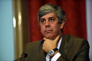 Italia isolata all’Eurogruppo: “Il governo cambi la manovra”