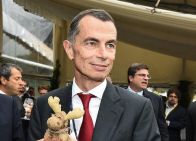 UniCredit, profitti sotto le attese. Confermati i target su utili e cedola