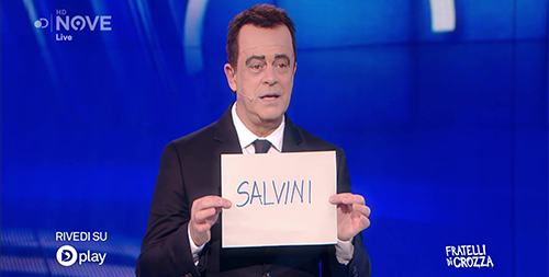 Crozza/Di Maio: “Quando scrivo la parola LEADER viene fuori la parola Salvini” Crozza/Di Maio: “Quando scrivo la parola LEADER viene fuori la parola Salvini”