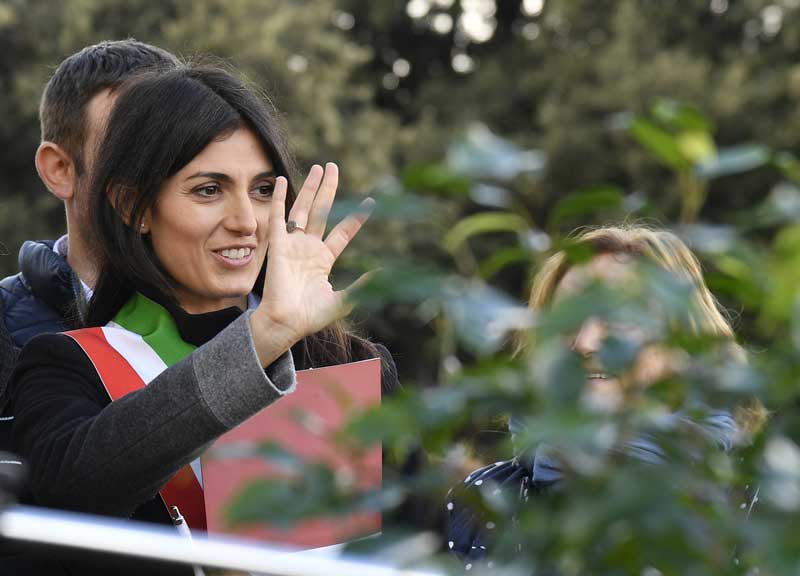 Virginia Raggi assolta: non fu falso per Marra. I 5 Stelle si tengono Roma