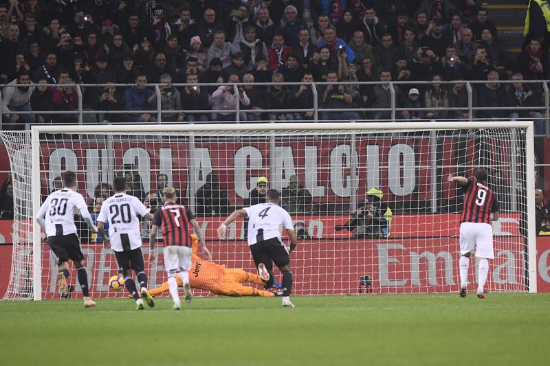 Milan-Juventus, Higuain: “Rigore? Sentivo la fiducia. Sbaglia chi li calcia” Milan-Juventus, Higuain: “Rigore? Sentivo la fiducia. Sbaglia chi li calcia”
