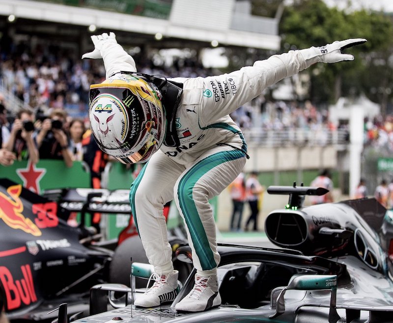 F1 Brasile, Nel caos vince Hamilton e la Mercedes è campione F1 Brasile, Nel caos vince Hamilton e la Mercedes è campione