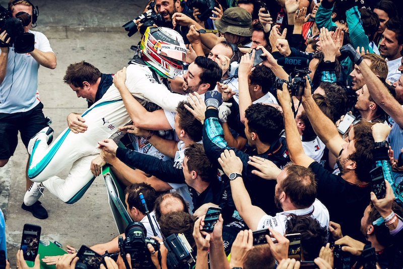 F1 Brasile, Nel caos vince Hamilton e la Mercedes è campione F1 Brasile, Nel caos vince Hamilton e la Mercedes è campione