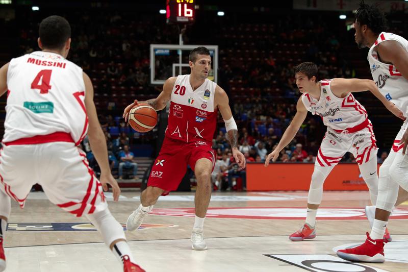 Olimpia Milano show con Reggio Emilia: 100-75. Mike James e Fontecchio super Olimpia Milano show con Reggio Emilia: 100-75. Mike James e Fontecchio super