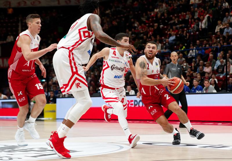 Olimpia Milano show con Reggio Emilia: 100-75. Mike James e Fontecchio super Olimpia Milano show con Reggio Emilia: 100-75. Mike James e Fontecchio super