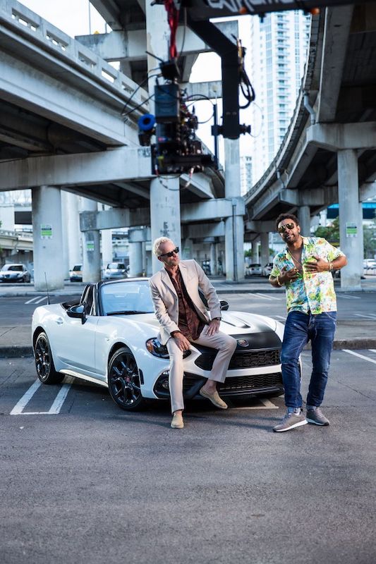 La 124 Abarth protagonista nel nuovo video clip di Sting e Shaggy La 124 Abarth protagonista nel nuovo video clip di Sting e Shaggy