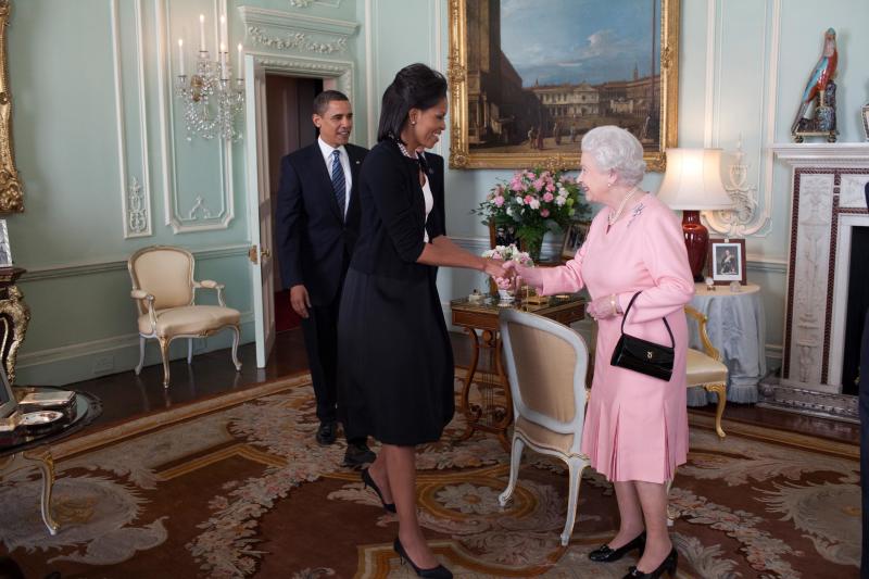 Michelle Obama ed Elisabetta II: “Perché ho osato abbracciare la regina” Michelle Obama ed Elisabetta II: “Perché ho osato abbracciare la regina”