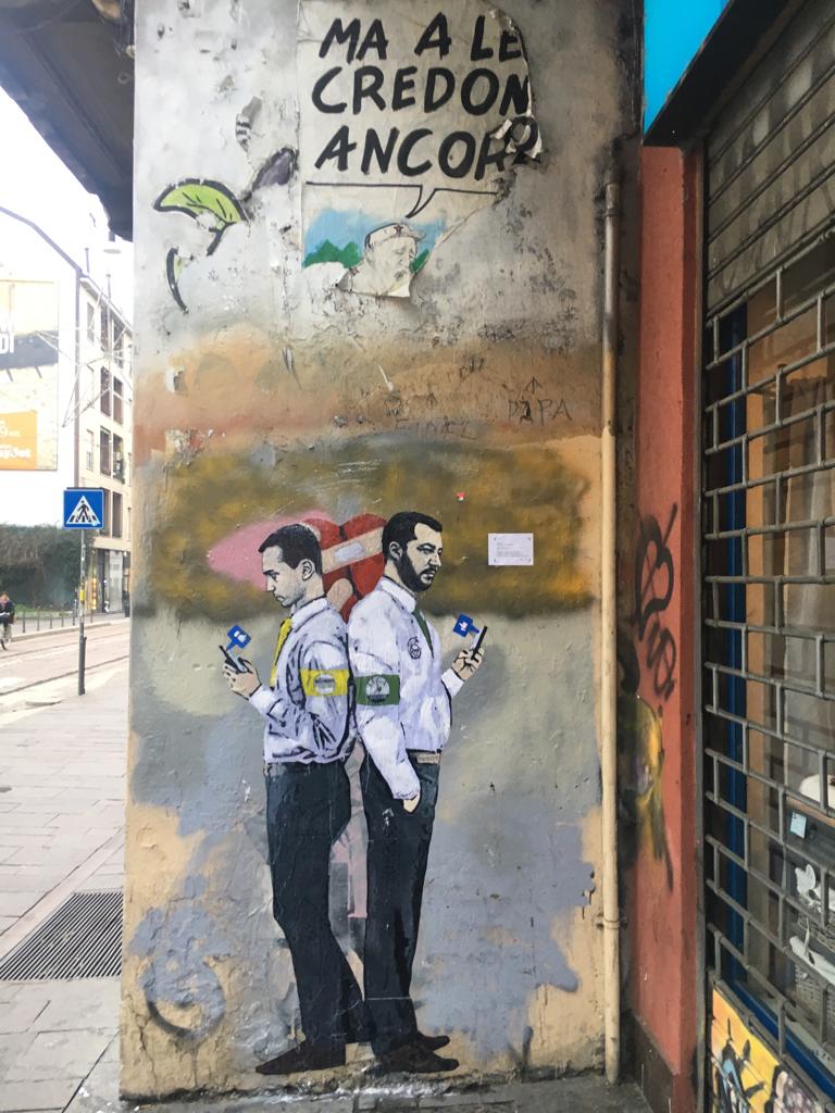 Salvini-Di Maio tornano sui graffiti di Milano Salvini-Di Maio tornano sui graffiti di Milano