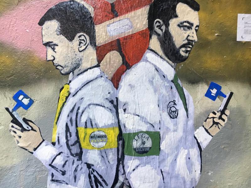 Salvini-Di Maio tornano sui graffiti di Milano Salvini-Di Maio tornano sui graffiti di Milano