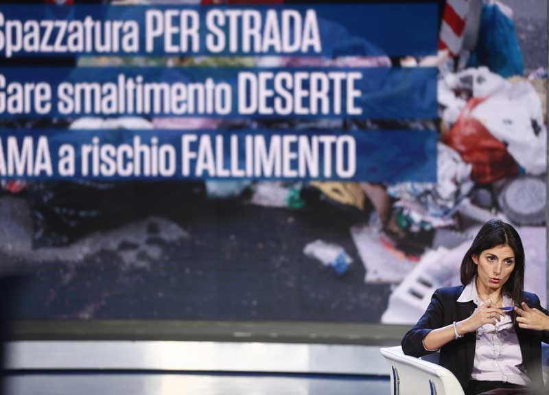 Roma, Raggi in tv: “Senza il fango dei giornalisti voleremo”. Ma Fdi attacca