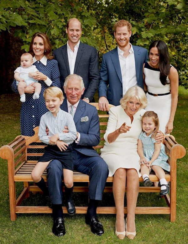 Carlo, party per i 70 anni. Diamanti “prestati” per Meghan. Royal Family News Carlo, party per i 70 anni. Diamanti “prestati” per Meghan. Royal Family News
