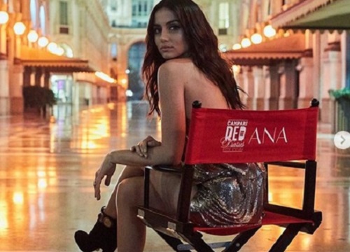 Campari Red Diaries, Ana de Armas a Milano nello spot di Garrone. FOTO Campari Red Diaries, Ana de Armas a Milano nello spot di Garrone. FOTO