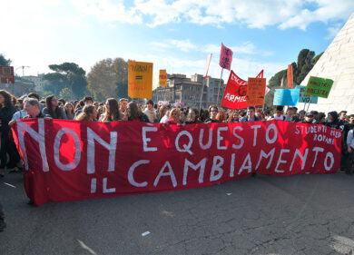 Scuola, 100 mila studenti in piazza in tutta italia contro il governo. VIDEO