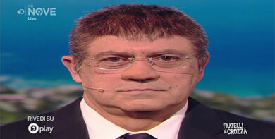 Crozza nei panni di Luigi Cesaro, detto Giggino ‘a purpetta, senatore di FI