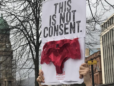 Irlanda, rivolta del tanga. Le donne: “Se lo indosso non vuol dire che ci sto”