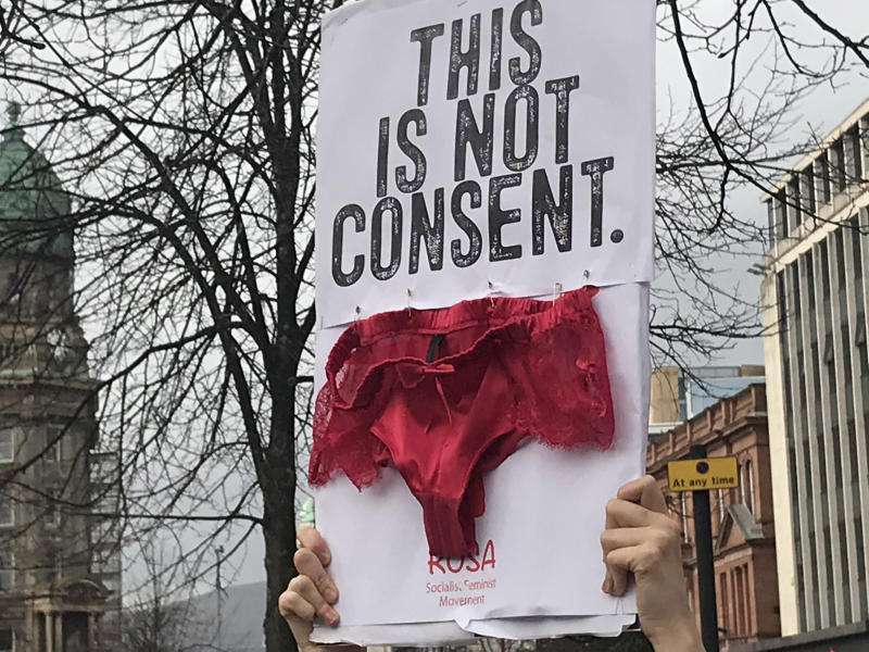 Irlanda, rivolta del tanga. Le donne: “Se lo indosso non vuol dire che ci sto” Irlanda, rivolta del tanga. Le donne: “Se lo indosso non vuol dire che ci sto”