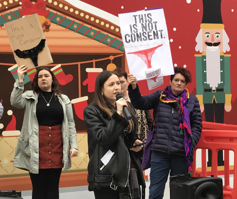Irlanda, rivolta del tanga. Le donne: “Se lo indosso non vuol dire che ci sto” Irlanda, rivolta del tanga. Le donne: “Se lo indosso non vuol dire che ci sto”