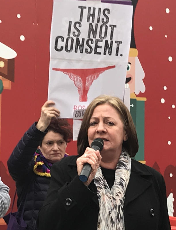 Irlanda, rivolta del tanga. Le donne: “Se lo indosso non vuol dire che ci sto” Irlanda, rivolta del tanga. Le donne: “Se lo indosso non vuol dire che ci sto”